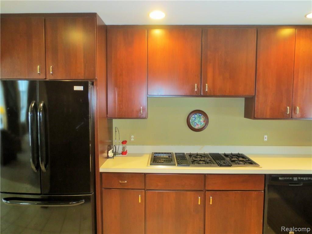 7960 Perry Lake Road Clarkston, MI 48348 - Photo 19 of 60 GREAT ROOM