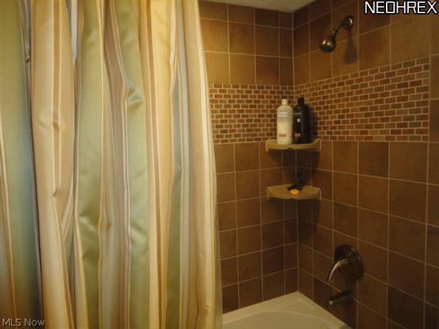 7708 Spring Garden Road Cleveland, OH 44129 - Photo 13 of 20