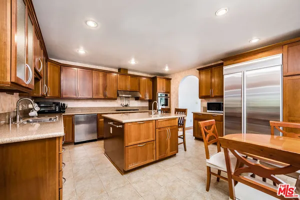 $2,995,000 | 257 South Van Ness Avenue, Los Angeles, CA 90004
