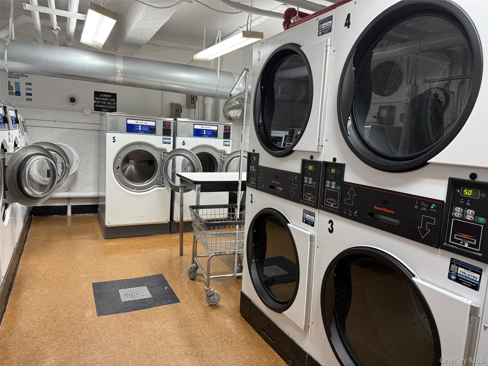 83-30 98th Street, Unit 6M Queens, NY 11421 - Photo 10 of 10 a view of livingroom with washer and dryer