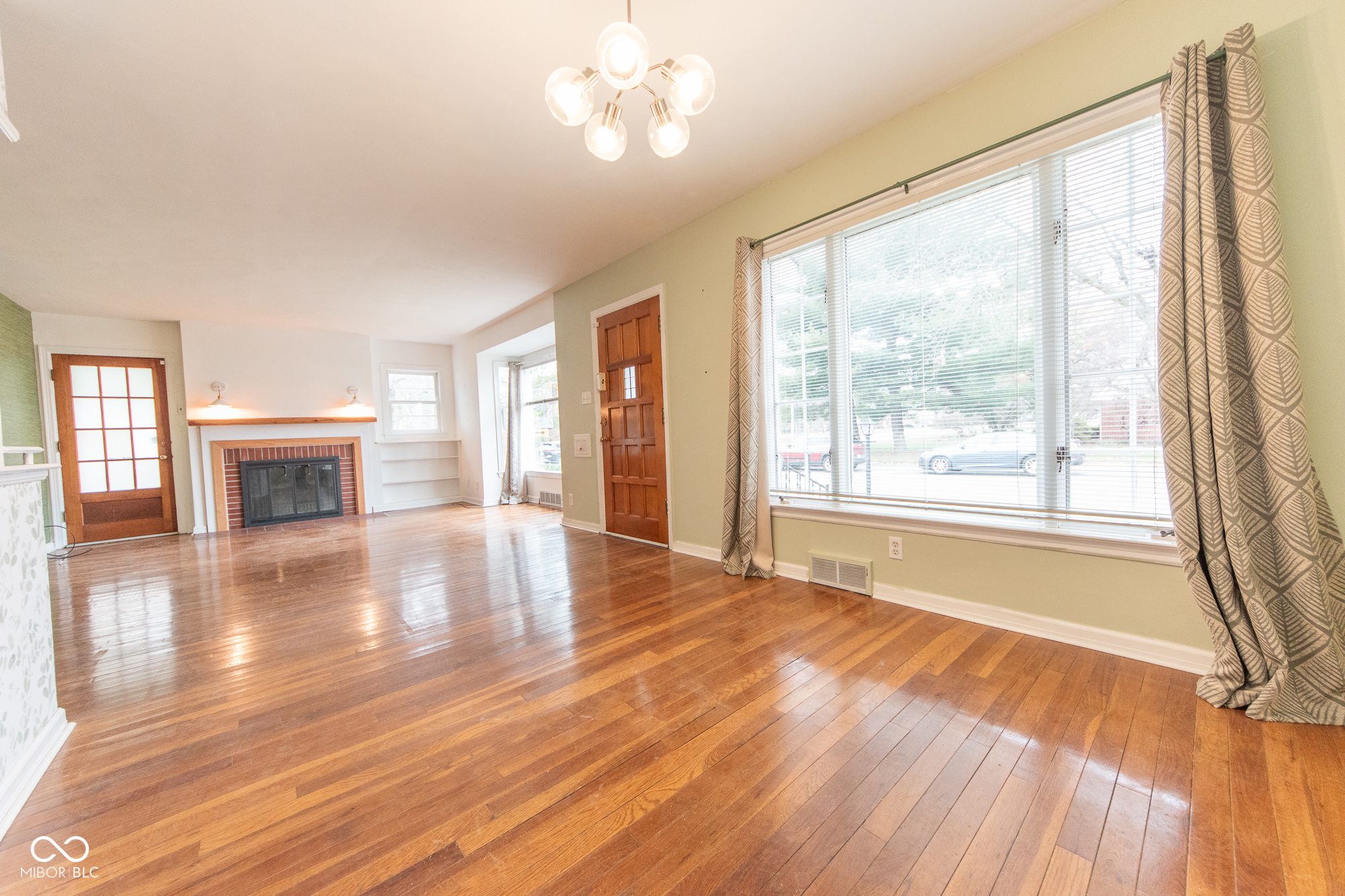 2429 Washington Street Columbus, IN 47201 - Photo 3 of 27