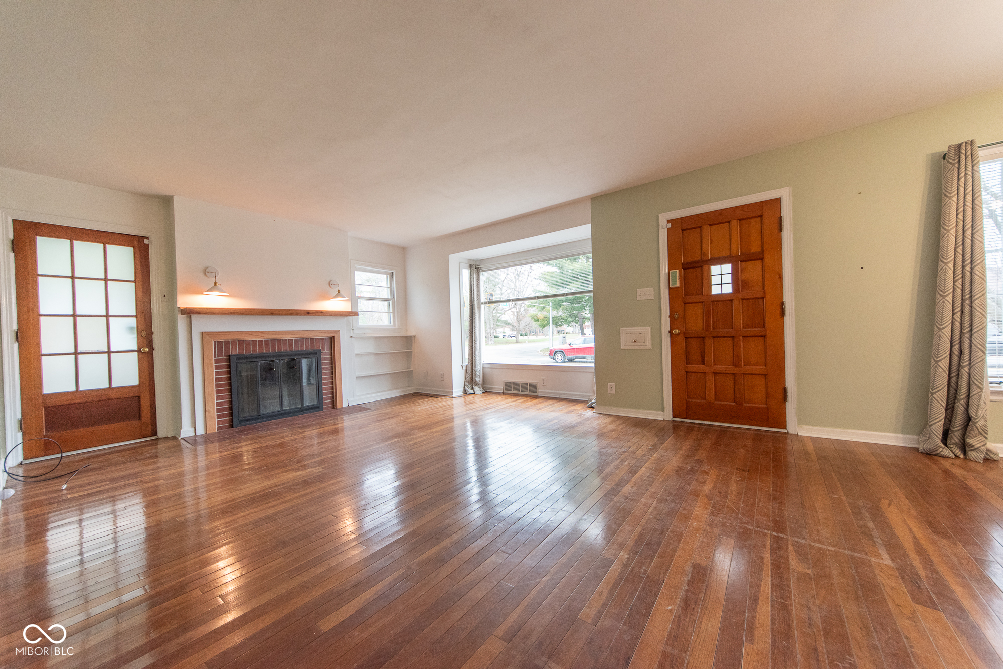 2429 Washington Street Columbus, IN 47201 - Photo 4 of 27