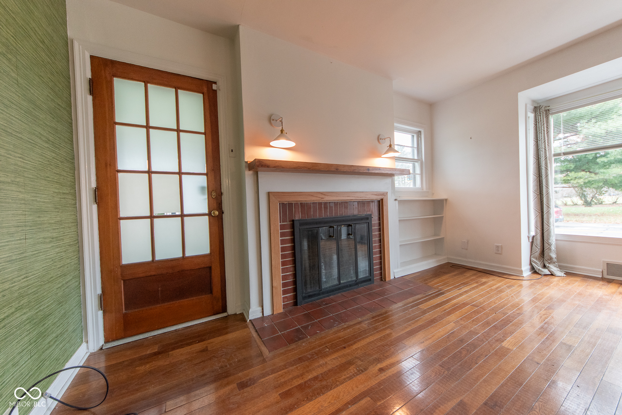 2429 Washington Street Columbus, IN 47201 - Photo 5 of 27