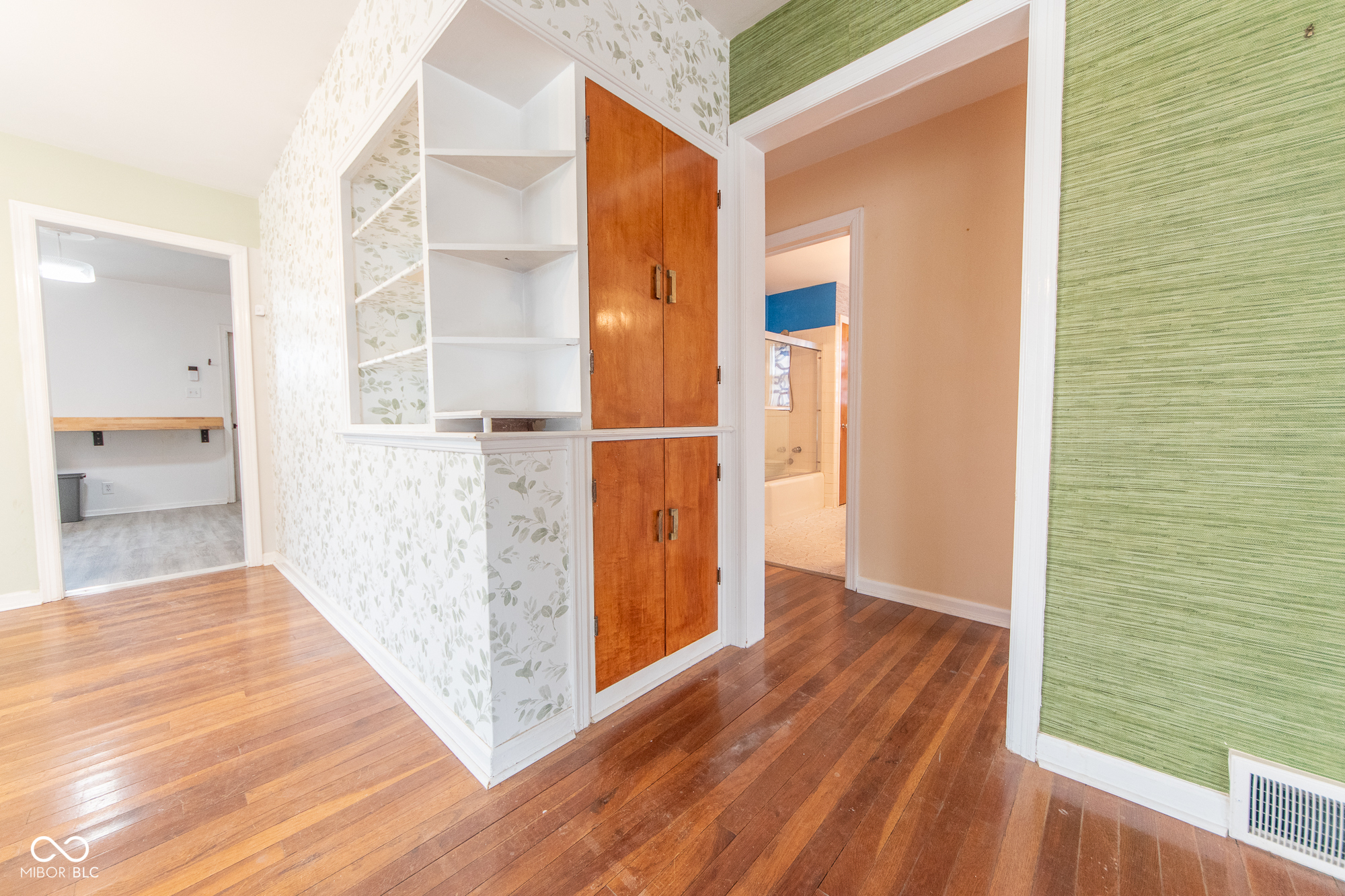 2429 Washington Street Columbus, IN 47201 - Photo 8 of 27