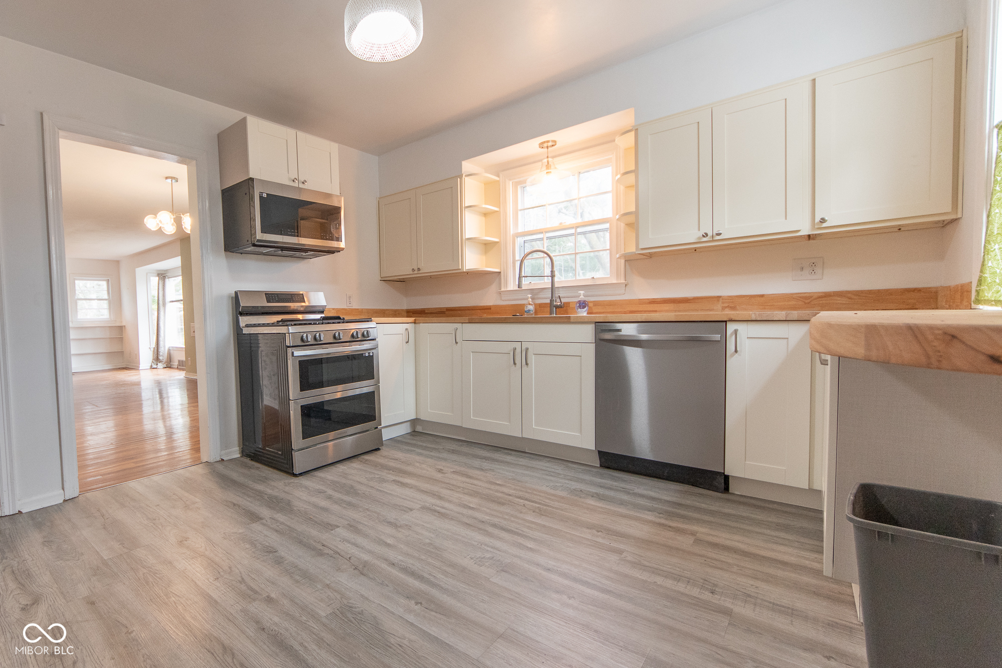 2429 Washington Street Columbus, IN 47201 - Photo 9 of 27