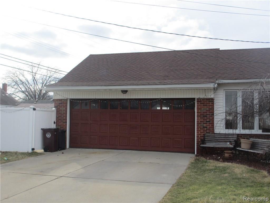 13219 Rosedale Street Southgate, MI 48195 - Photo 7 of 19 IMG_8563.JPG