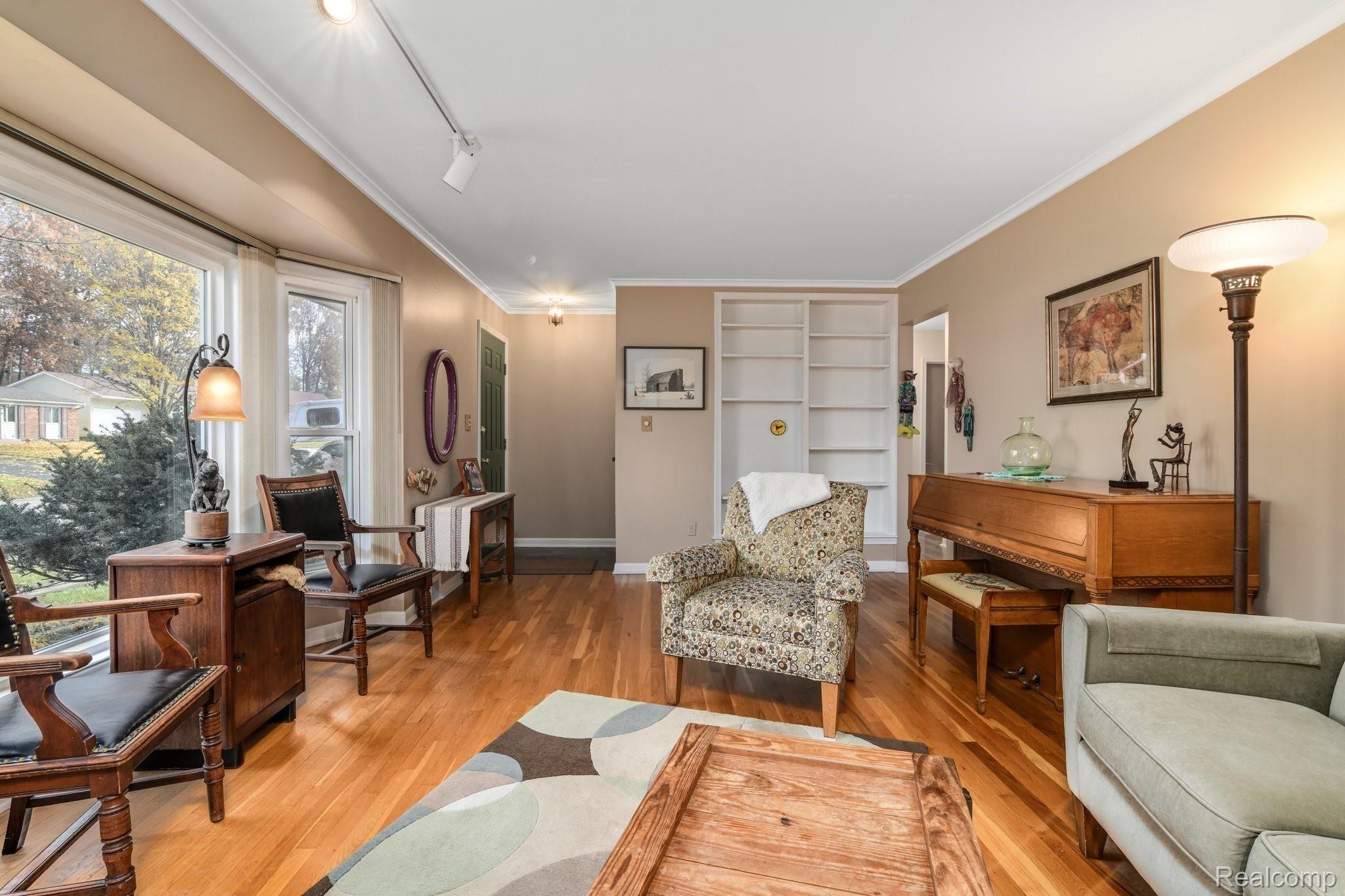 6049 Sunnydale Road Clarkston, MI 48346 - Photo 9 of 36 9-web-or-mls-6049 Sunndydale Rd - Independence Twp0004.jpg