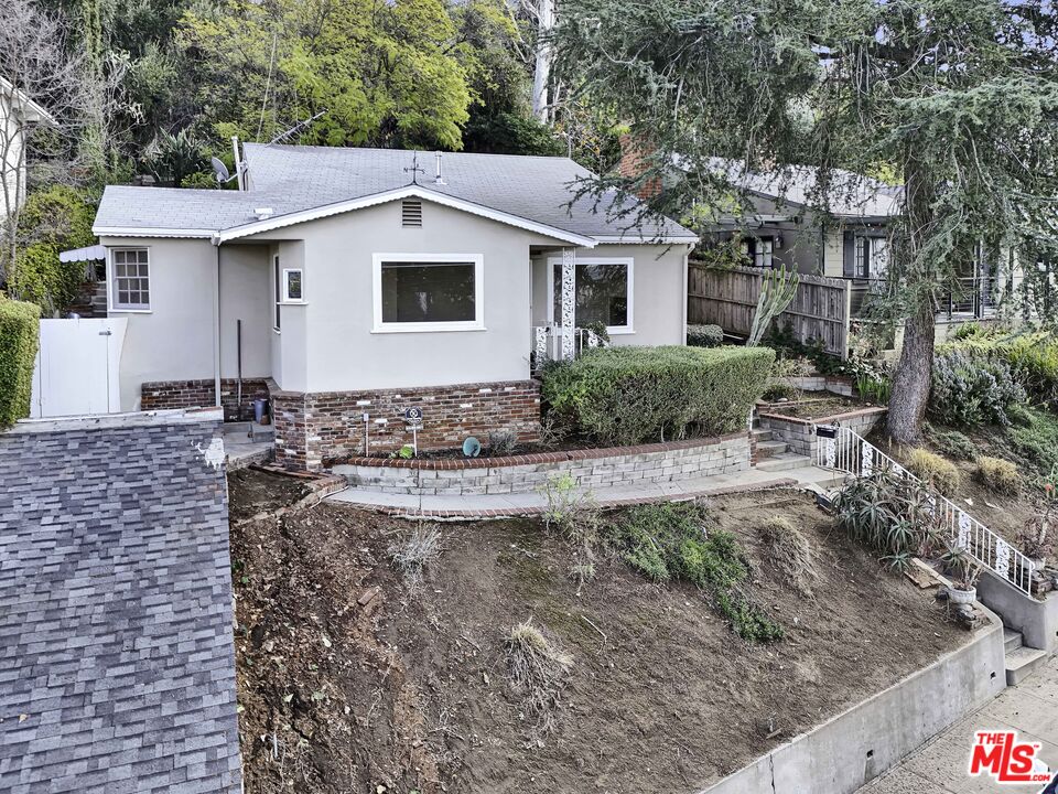 916 Highline Road Glendale, CA 91205 - Photo 3 of 57