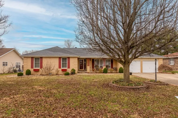 $270,000 | 1402 Matthew Lane, Marion, IL 62959