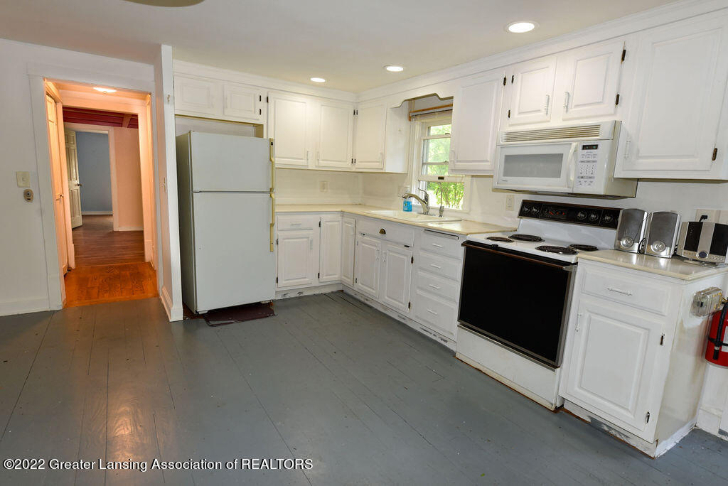 1031 West State Road Lansing, MI 48906 - Photo 11 of 32 Kitchen 2