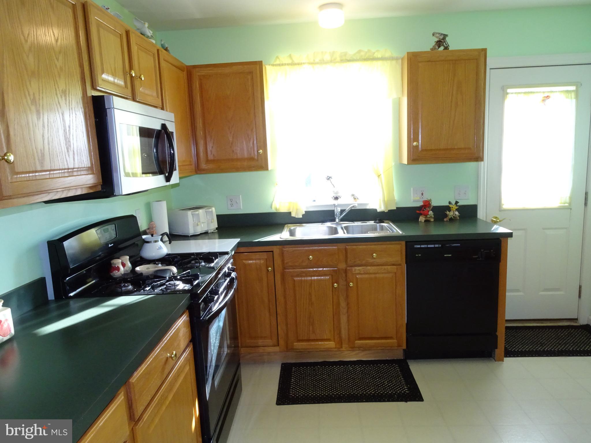 684 Kyle Road York, PA 17404 - Photo 11 of 25 Kitchen