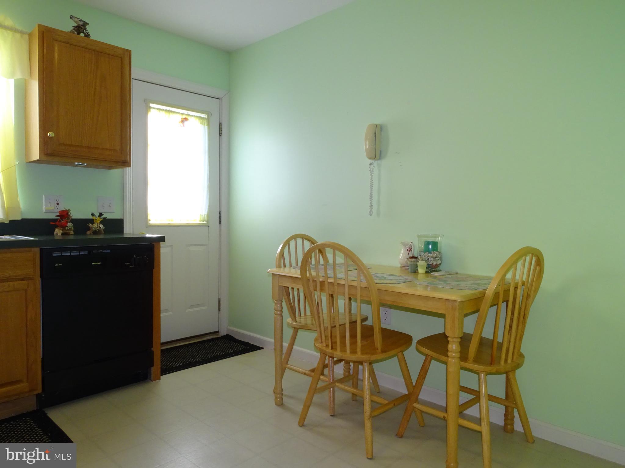 684 Kyle Road York, PA 17404 - Photo 12 of 25 Eat-In Kitchen