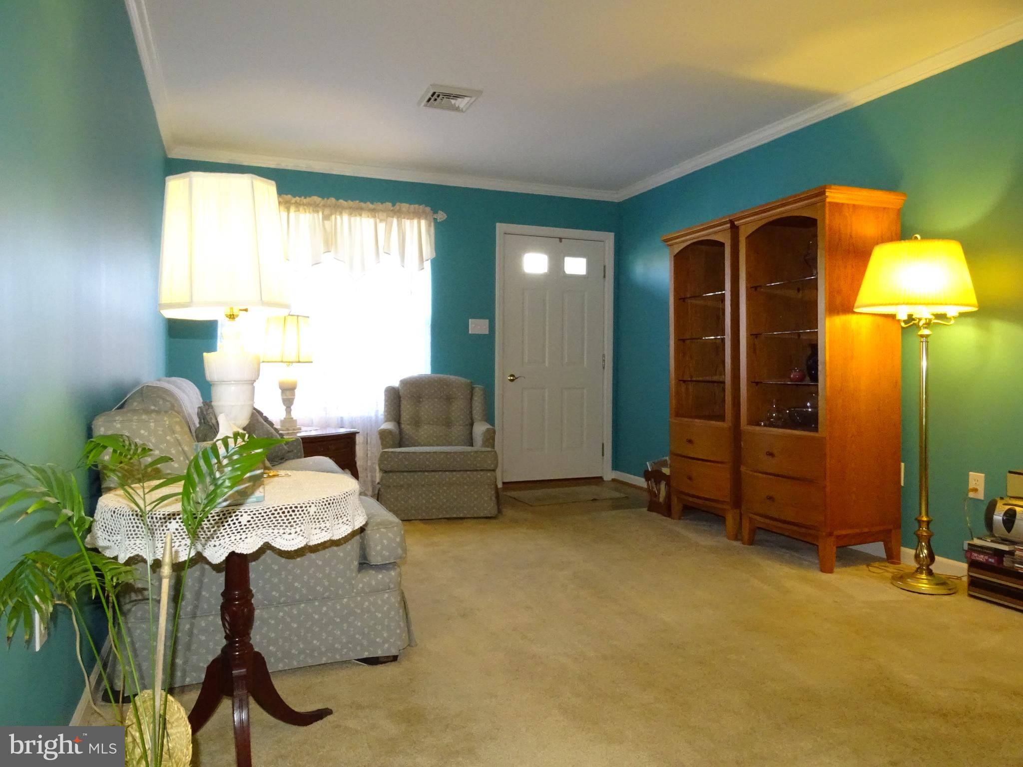684 Kyle Road York, PA 17404 - Photo 4 of 25 Living Room