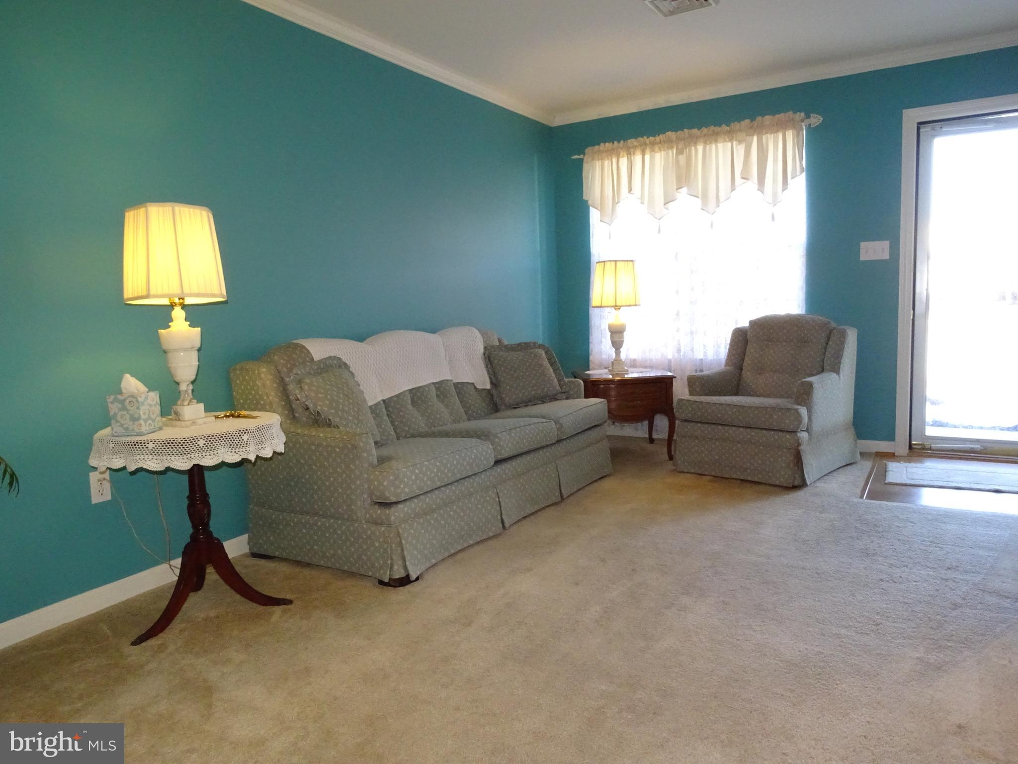 684 Kyle Road York, PA 17404 - Photo 5 of 25 Living Room