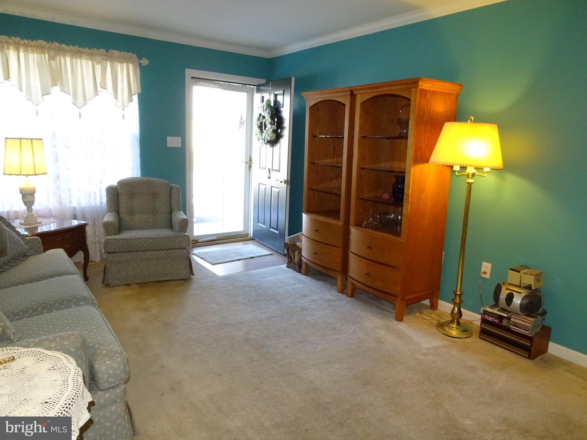 684 Kyle Road York, PA 17404 - Photo 6 of 25 Living Room
