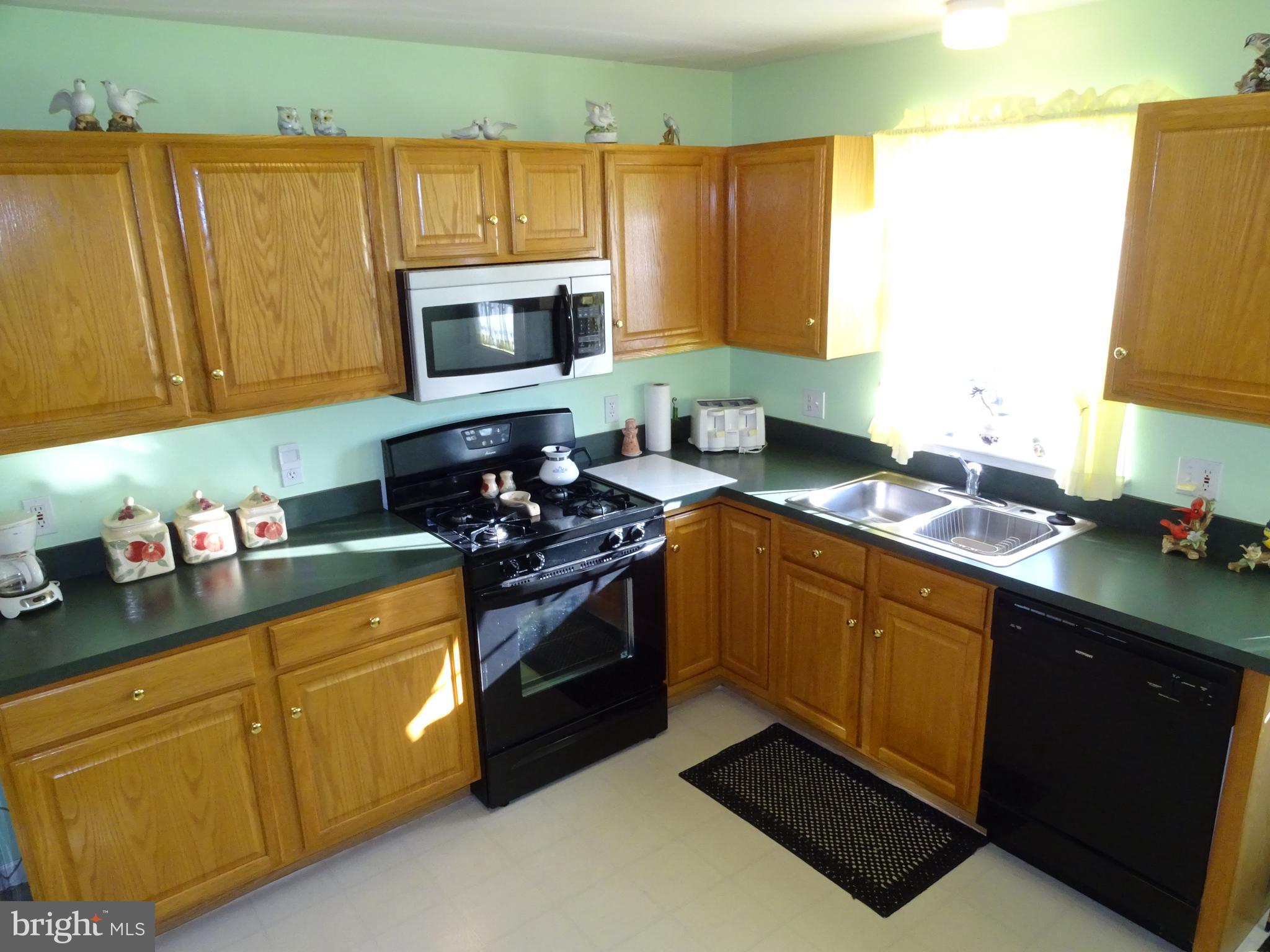 684 Kyle Road York, PA 17404 - Photo 10 of 25 Kitchen