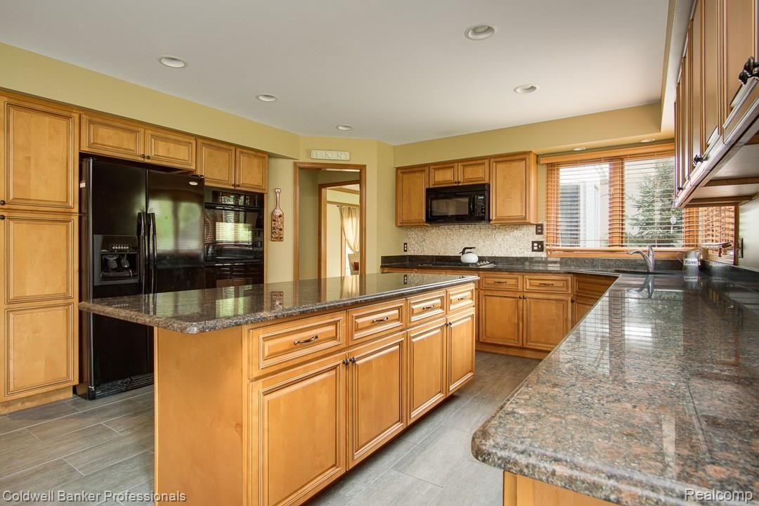 3679 Merriweather Lane Rochester, MI 48306 - Photo 11 of 34 3679-Merriweather-011.jpg
