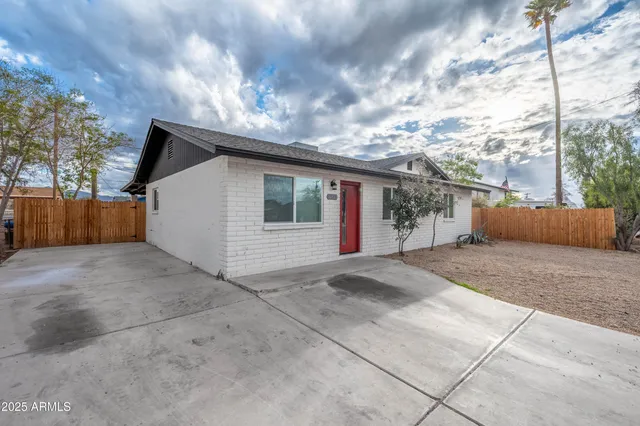 a view of backyard of house