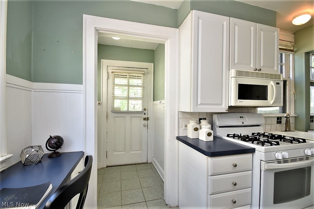 3099 Chadbourne Road Cleveland, OH 44120 - Photo 6 of 32