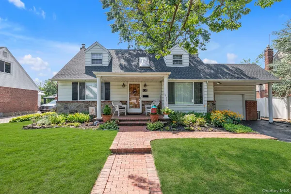 $819,000 | 132 Norman Drive, East Meadow, NY 11554