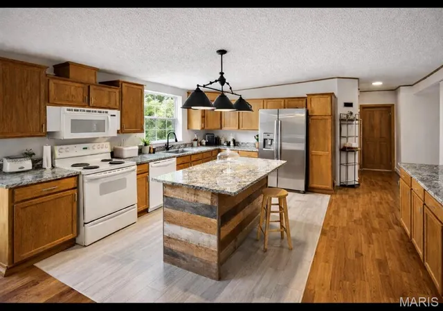 $279,900 | 420 Dairy Road, Elkland, MO 65644