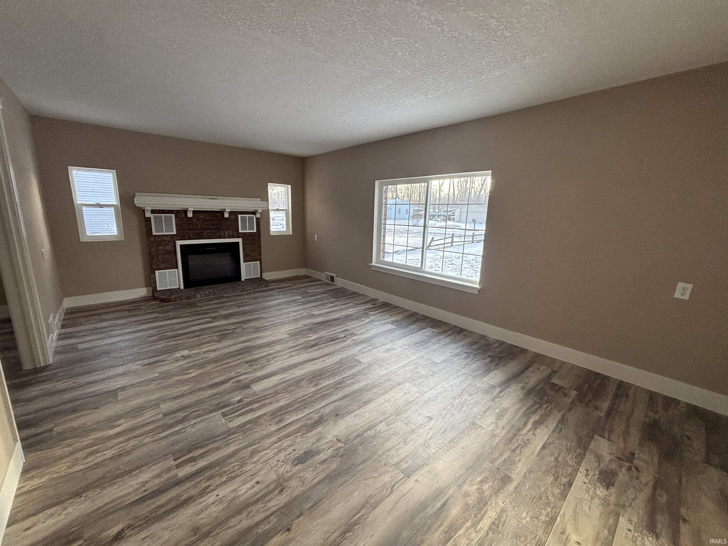 3718 Spruce Drive Fort Wayne, IN 46809 - Photo 7 of 23