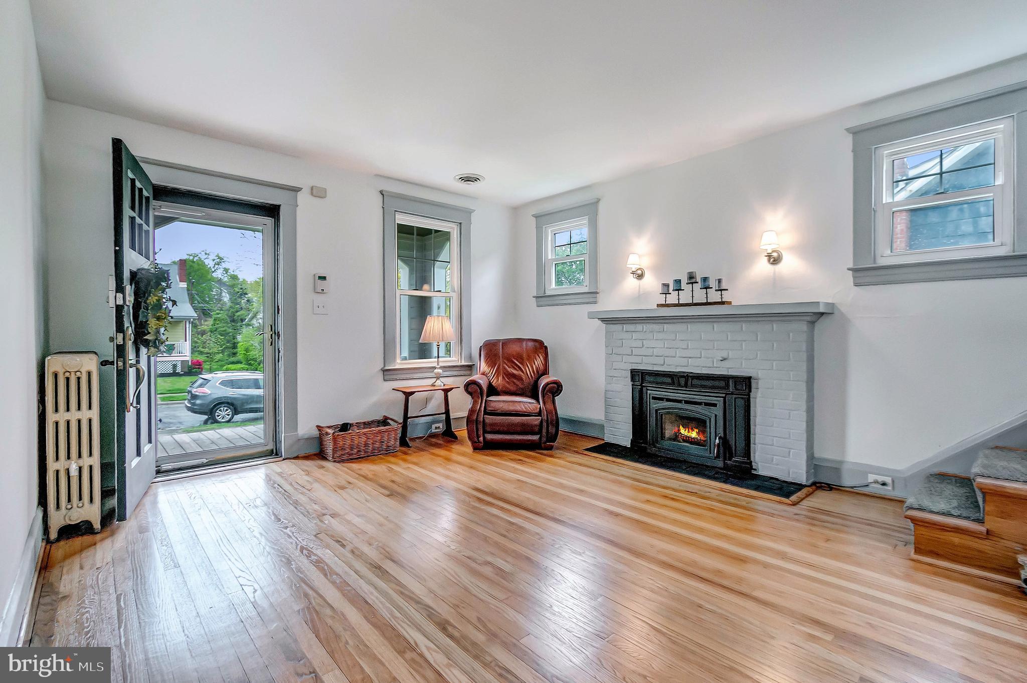617 Murdock Road Baltimore, MD 21212 - Photo 12 of 30 Living room