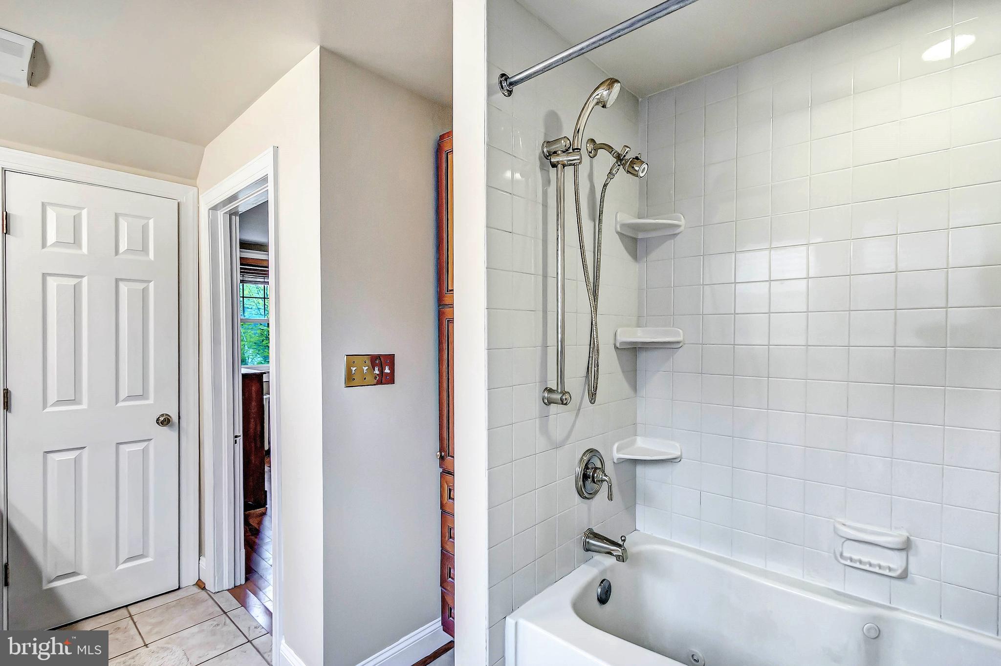 617 Murdock Road Baltimore, MD 21212 - Photo 20 of 30 Jetted tub in master bath