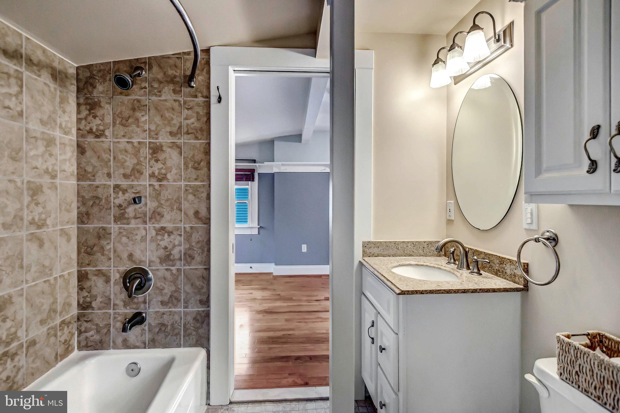 617 Murdock Road Baltimore, MD 21212 - Photo 25 of 30 Upper level Jack and Jill bath