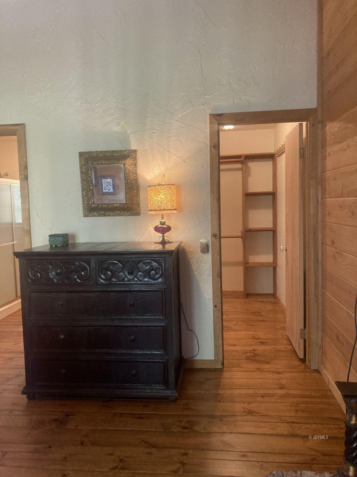 25500 Foster Lake Road Idyllwild, CA 92549 - Photo 24 of 35 Main Bedroom and walk-in closet