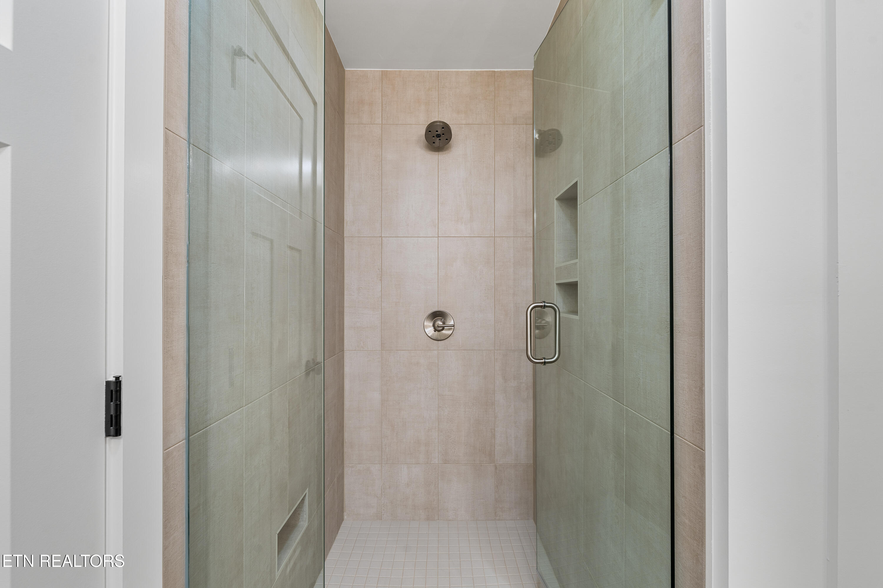 1337 Grace Ridge Drive Sevierville, TN 37862 - Photo 27 of 53 Primary Bath