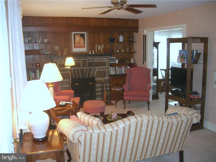 448 Harmon Road Philadelphia, PA 19128 - Photo 2 of 25 Living Room