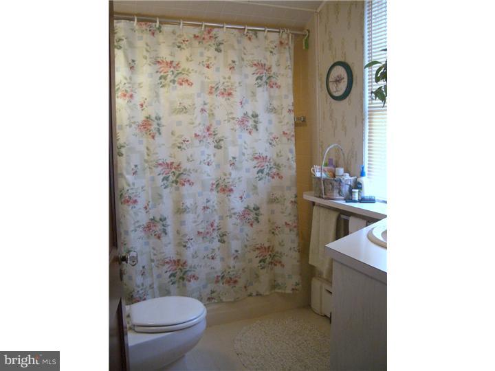448 Harmon Road Philadelphia, PA 19128 - Photo 21 of 25 Bathroom
