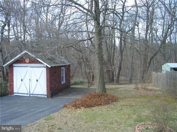 448 Harmon Road Philadelphia, PA 19128 - Photo 24 of 25 View in Back