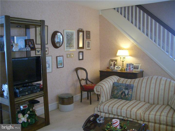 448 Harmon Road Philadelphia, PA 19128 - Photo 4 of 25 Living Room