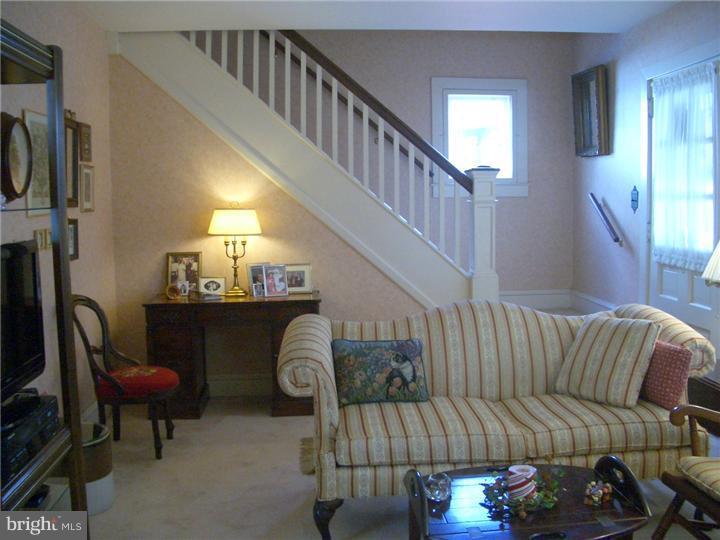 448 Harmon Road Philadelphia, PA 19128 - Photo 5 of 25 Living Room