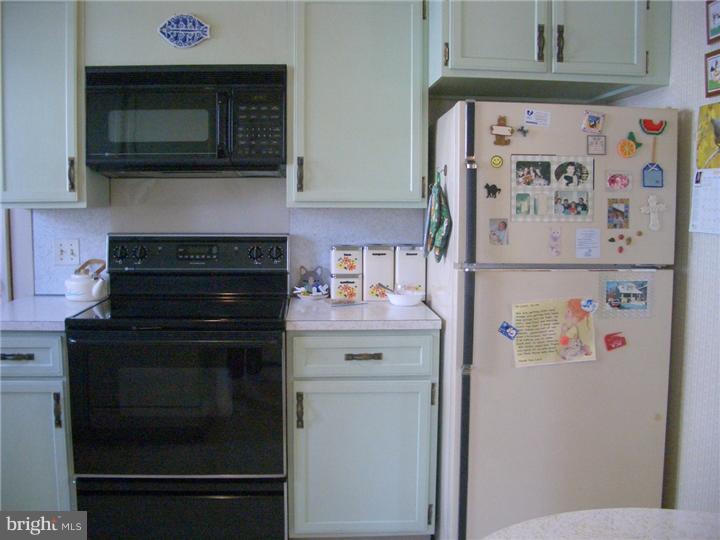 448 Harmon Road Philadelphia, PA 19128 - Photo 10 of 25 Kitchen