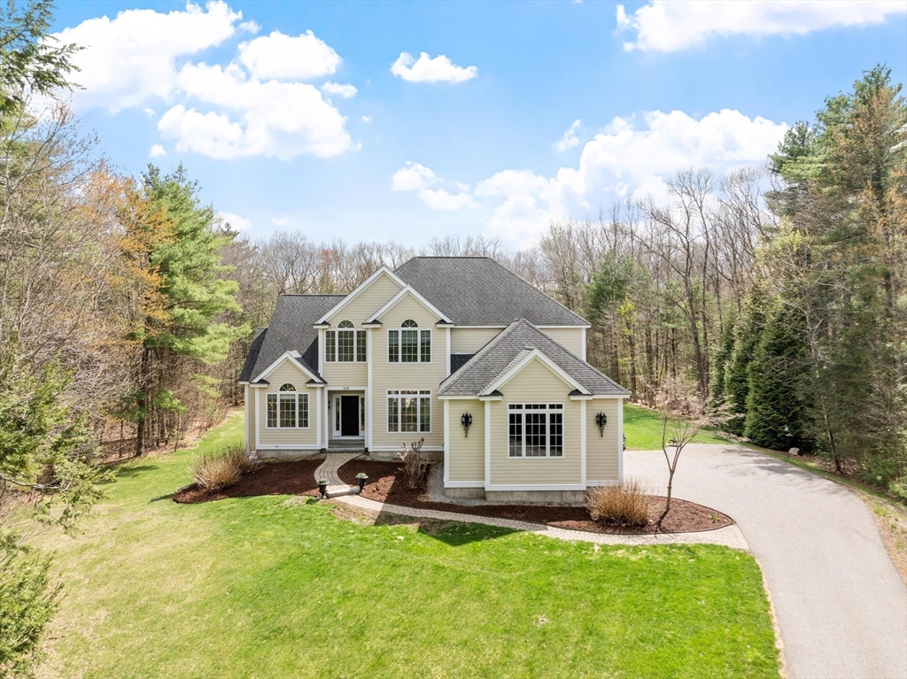 228 Devonshire Way Lancaster, MA 01523 - Photo 2 of 42