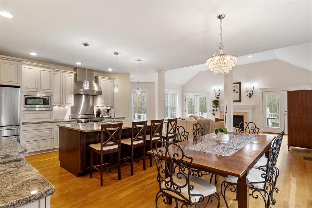 228 Devonshire Way Lancaster, MA 01523 - Photo 3 of 42