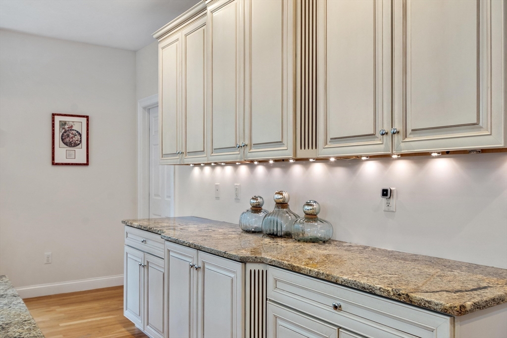 228 Devonshire Way Lancaster, MA 01523 - Photo 6 of 42