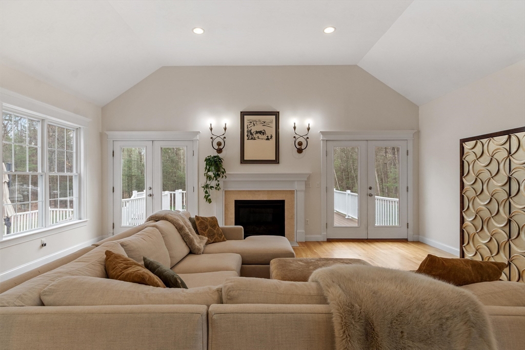 228 Devonshire Way Lancaster, MA 01523 - Photo 9 of 42