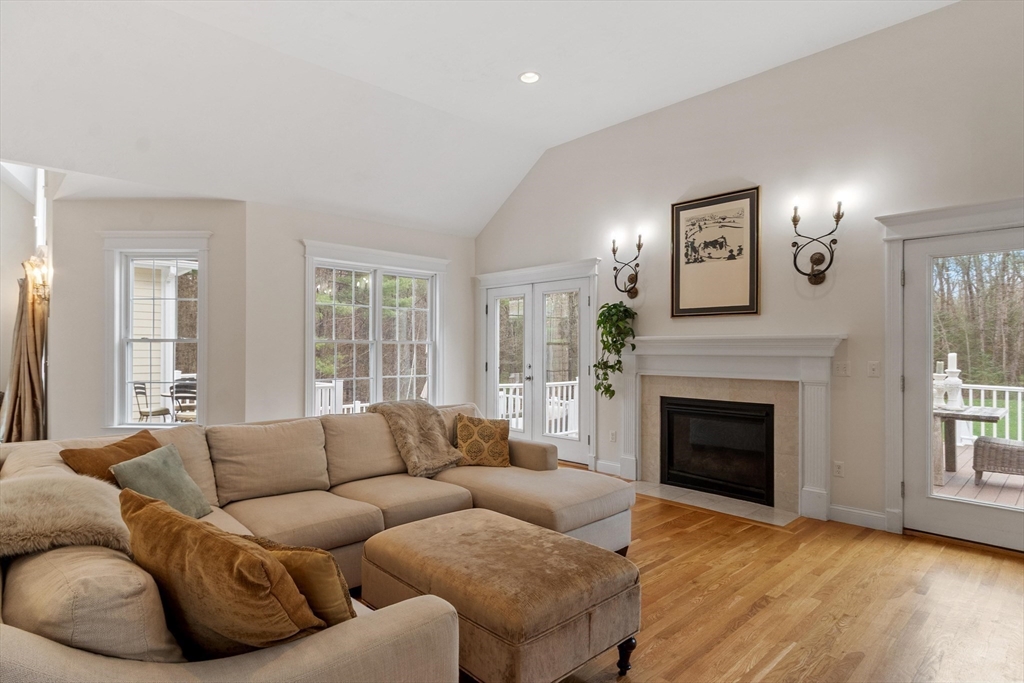 228 Devonshire Way Lancaster, MA 01523 - Photo 10 of 42