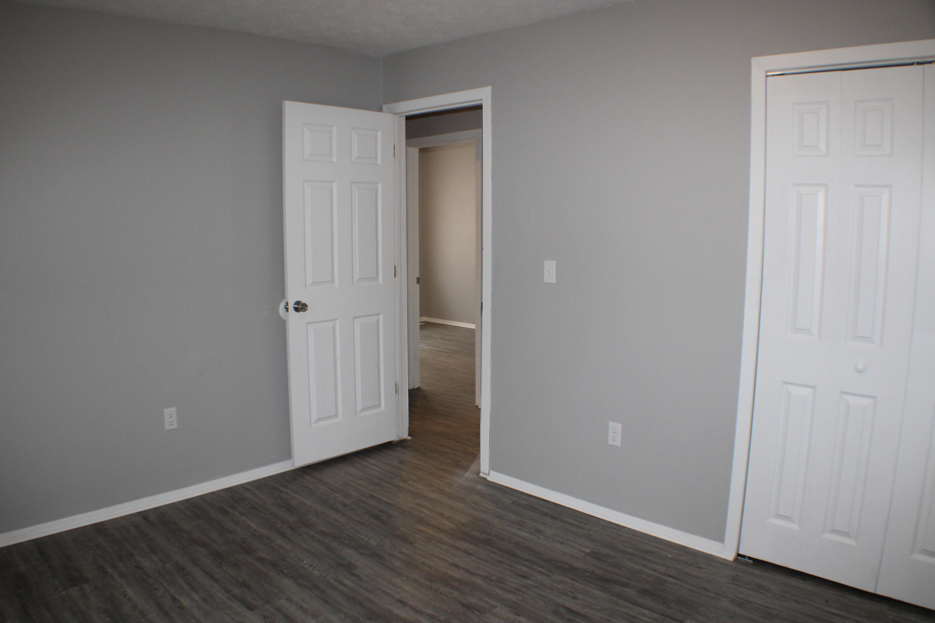 114 East Rochester Avenue Middlesboro, KY 40965 - Photo 7 of 14 IMG_2200