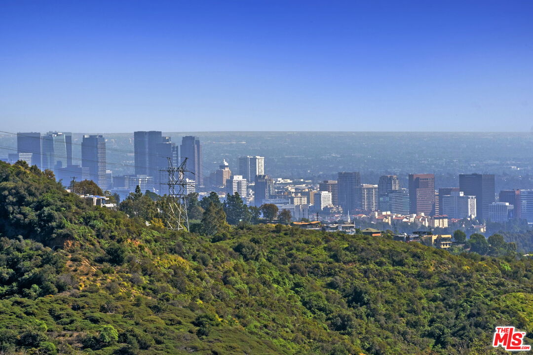 2695 Cordelia Road Los Angeles, CA 90049 - Photo 18 of 33 a view of a city