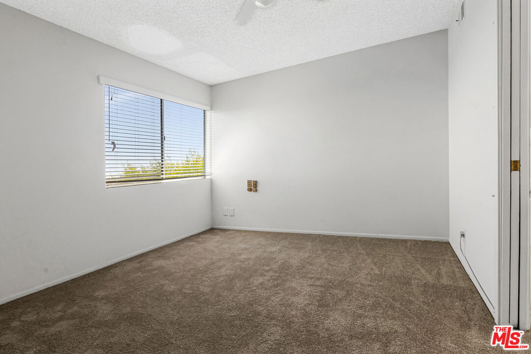 2695 Cordelia Road Los Angeles, CA 90049 - Photo 30 of 33 an empty room with windows