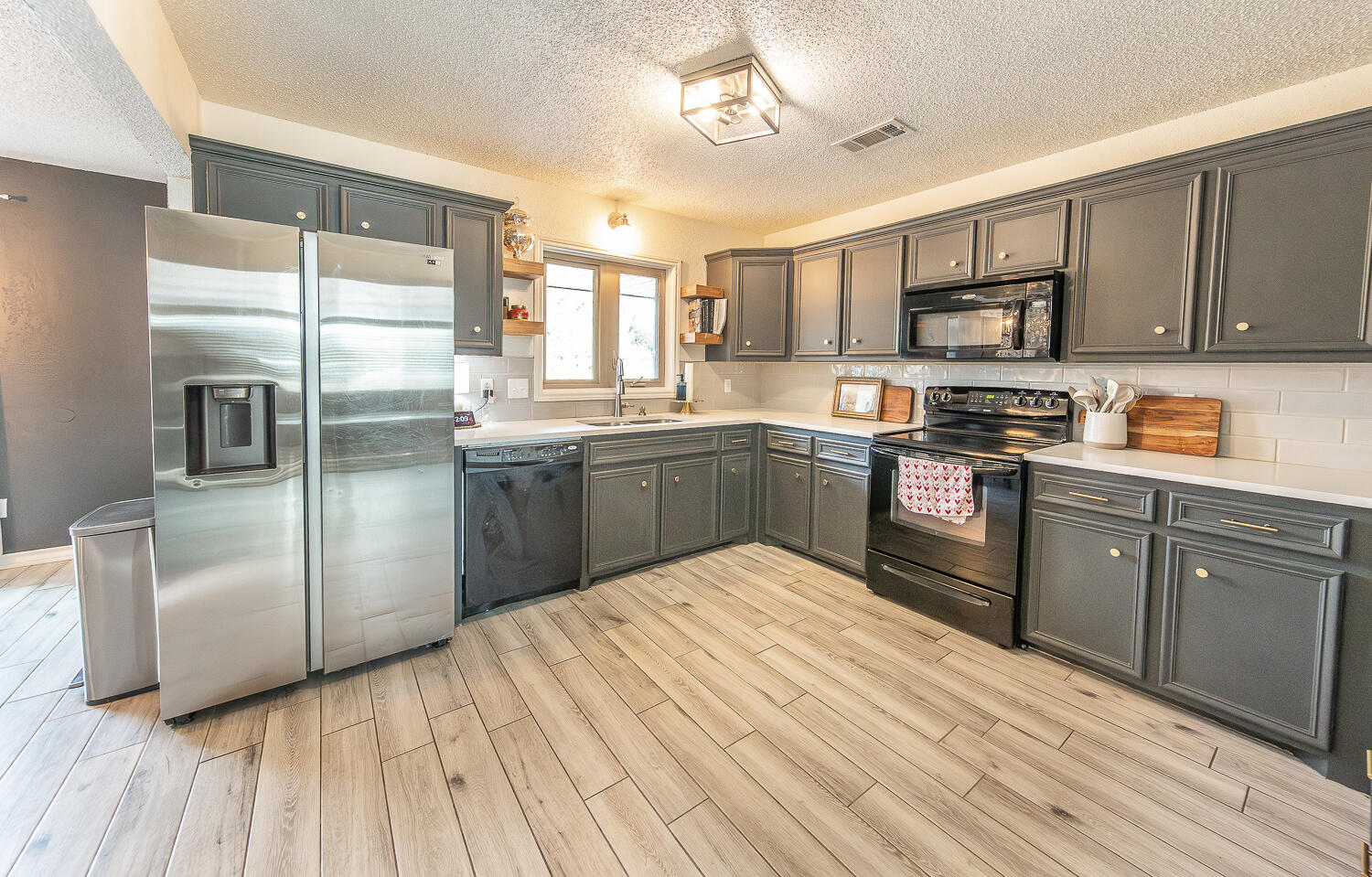 5804 78th Street Lubbock, TX 79424 - Photo 3 of 26 2L9A2437