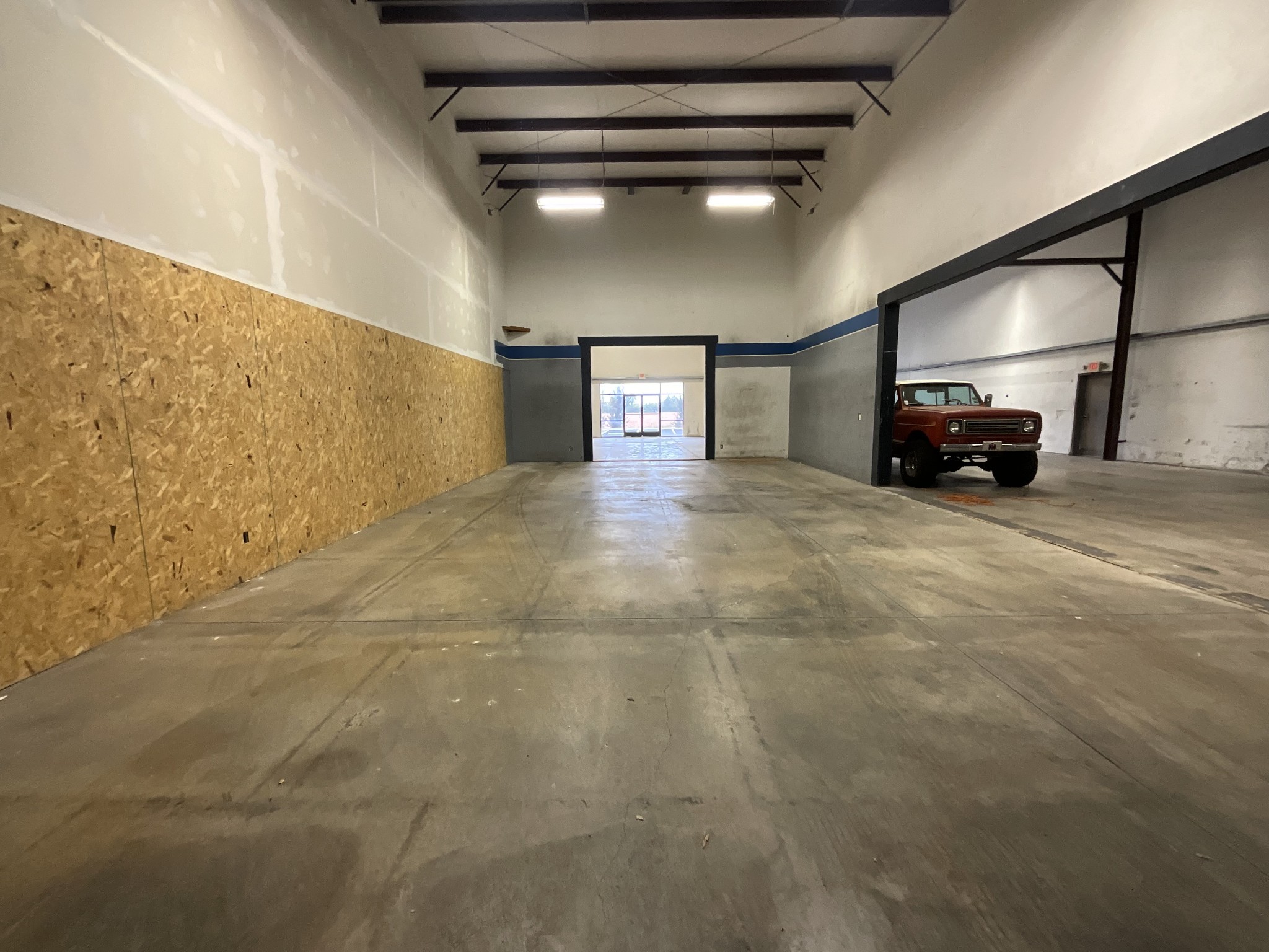 325 West Rutherford Boulevard Murfreesboro, TN 37130 - Photo 14 of 16 a view of parking garage