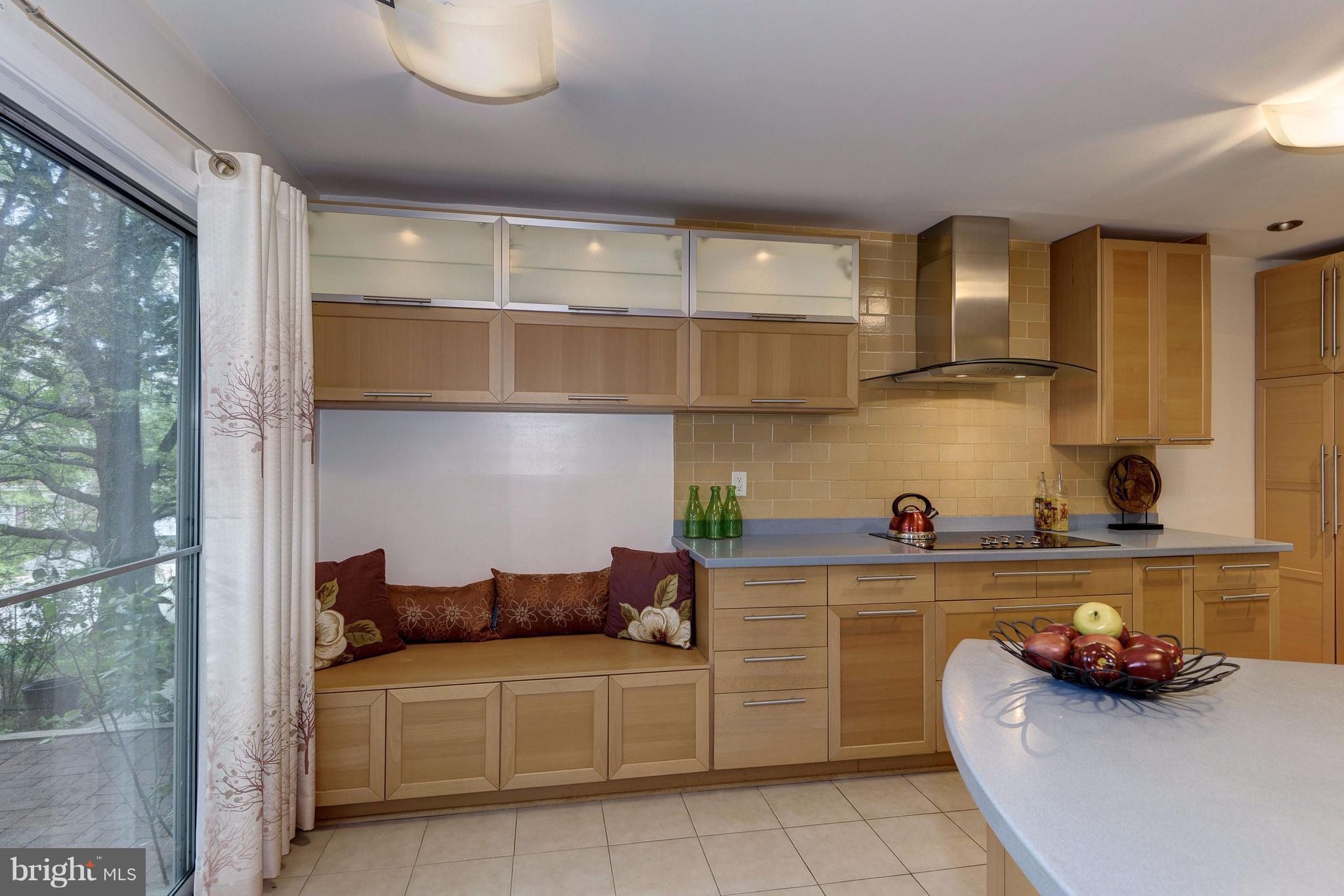 28 Treworthy Road Gaithersburg, MD 20878 - Photo 12 of 30 Kitchen