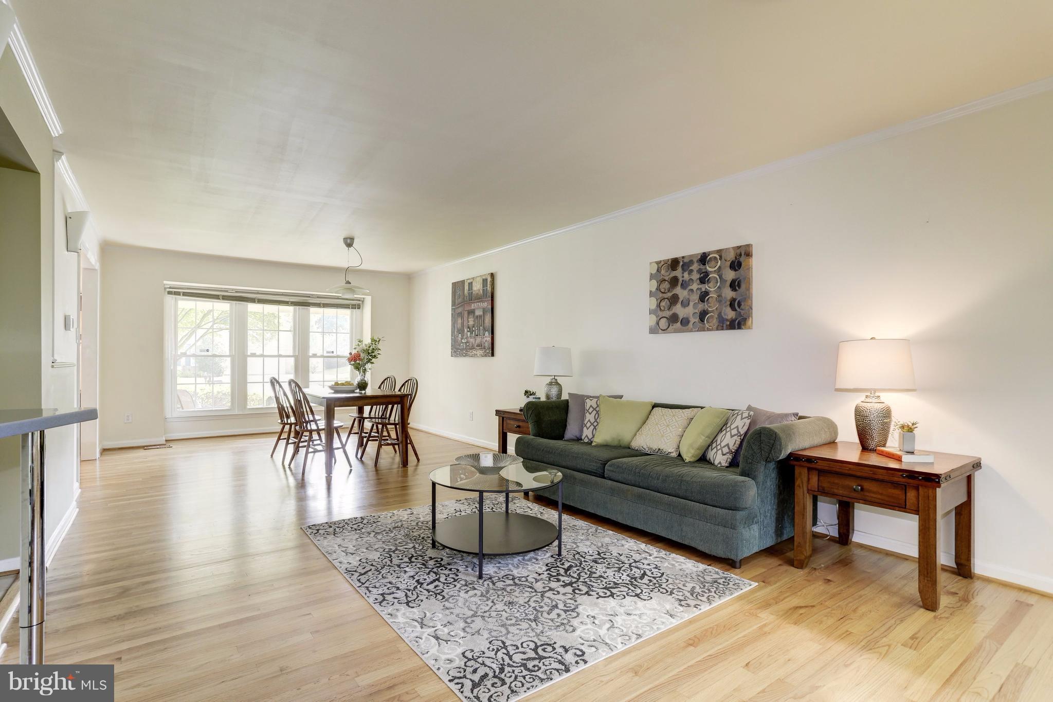 28 Treworthy Road Gaithersburg, MD 20878 - Photo 10 of 30 Living Room