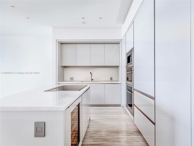 $4,200,000 | 18975 Collins Avenue, Unit 2902, Sunny Isles Beach, FL 33160